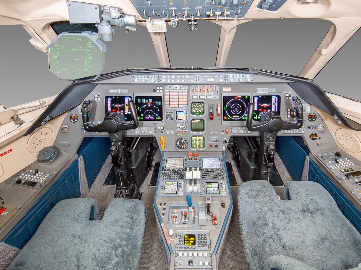 dassault falcon 2000 jet for sale cockpit