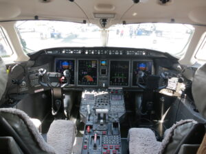 Bombardier Challenger 300 Cockpit